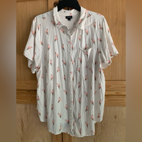 TORRID Casual White Shirt with Flamingo I e Cream Cone Design Sz 2 18/20 - Picture 1 of 5